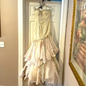 MAC DUGGAL gown only worn once ! Can pass as a wedding gown! Beautiful details